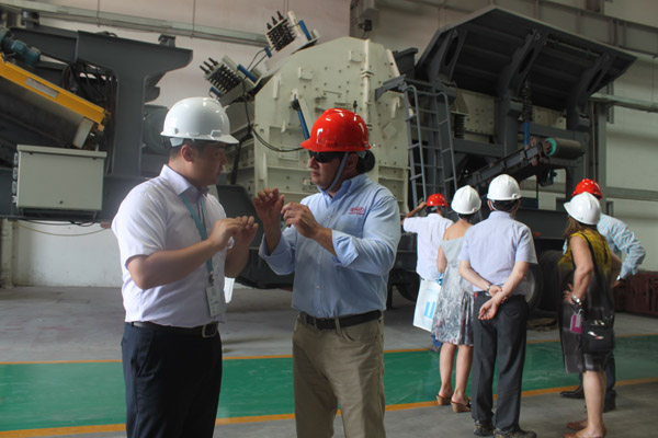 智利阿塔卡瑪訪問團(tuán)來(lái)我公司考察交流