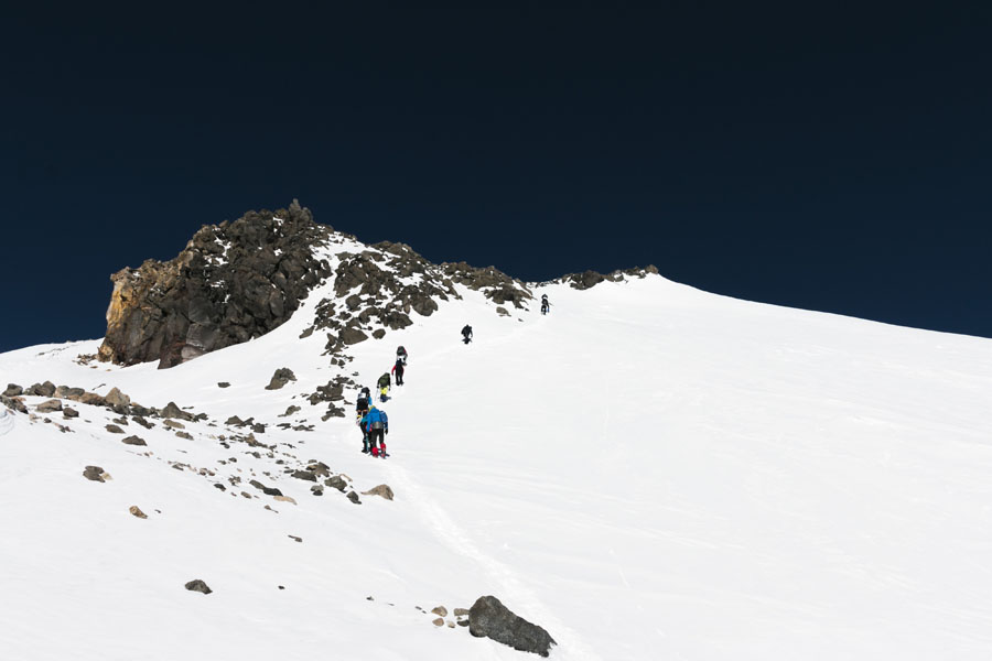 驕傲！山美股份歐洲員工勇攀歐洲第一峰-厄爾布魯士峰