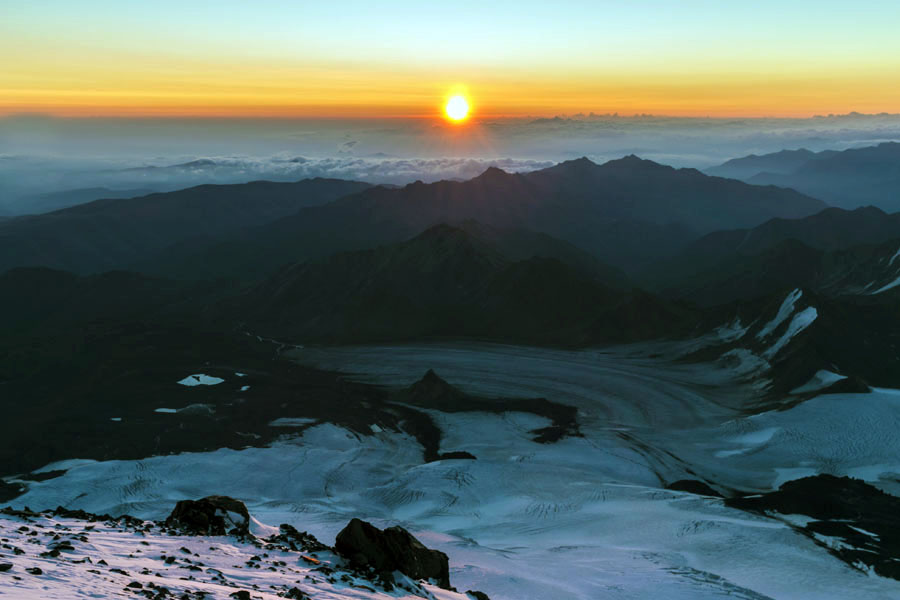 驕傲！山美股份歐洲員工勇攀歐洲第一峰-厄爾布魯士峰
