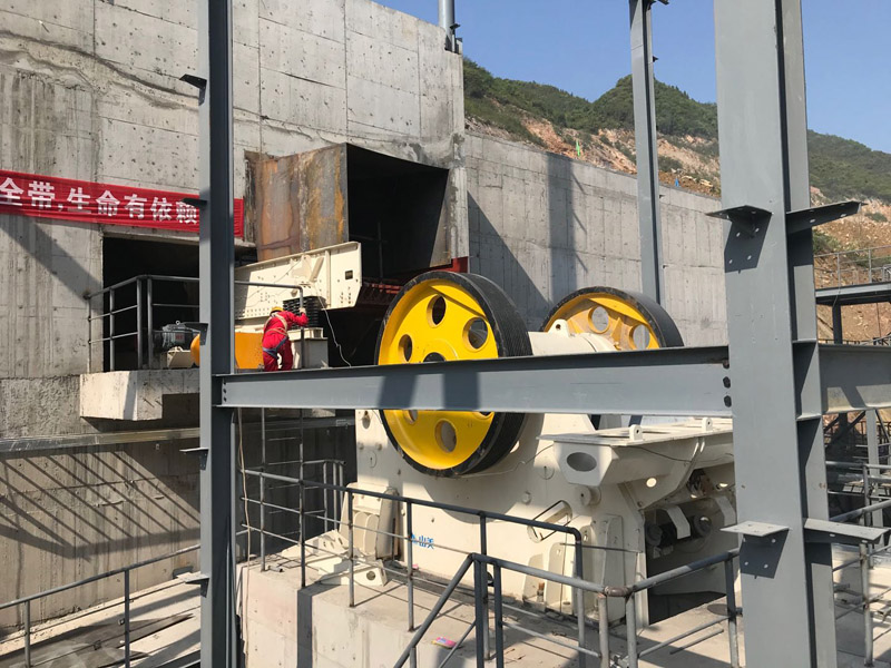 戰(zhàn)勝疫情|華新水泥(長陽)時(shí)產(chǎn)2000噸骨料生產(chǎn)EPCO項(xiàng)目緊張施工中