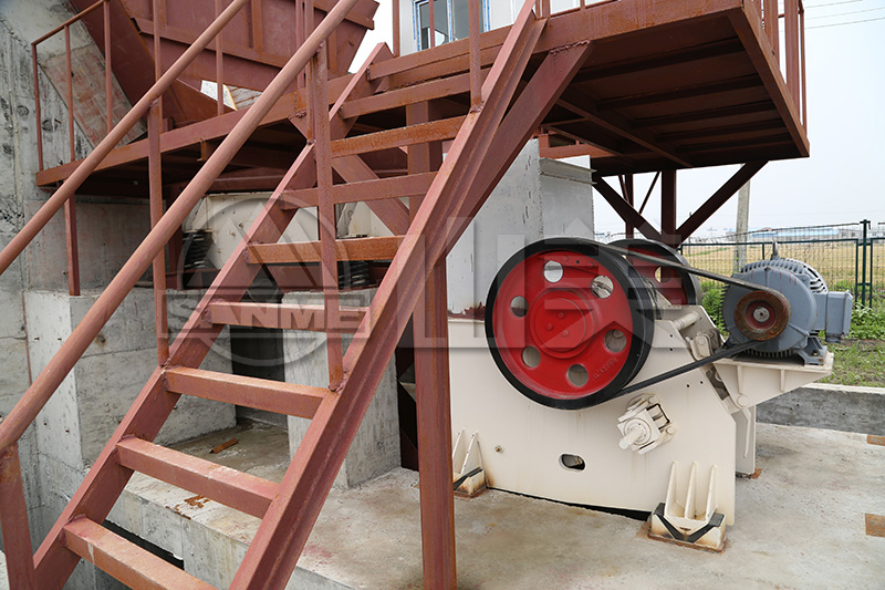 鐵礦石顎式碎石機(jī)破碎鵝卵石產(chǎn)量如何？