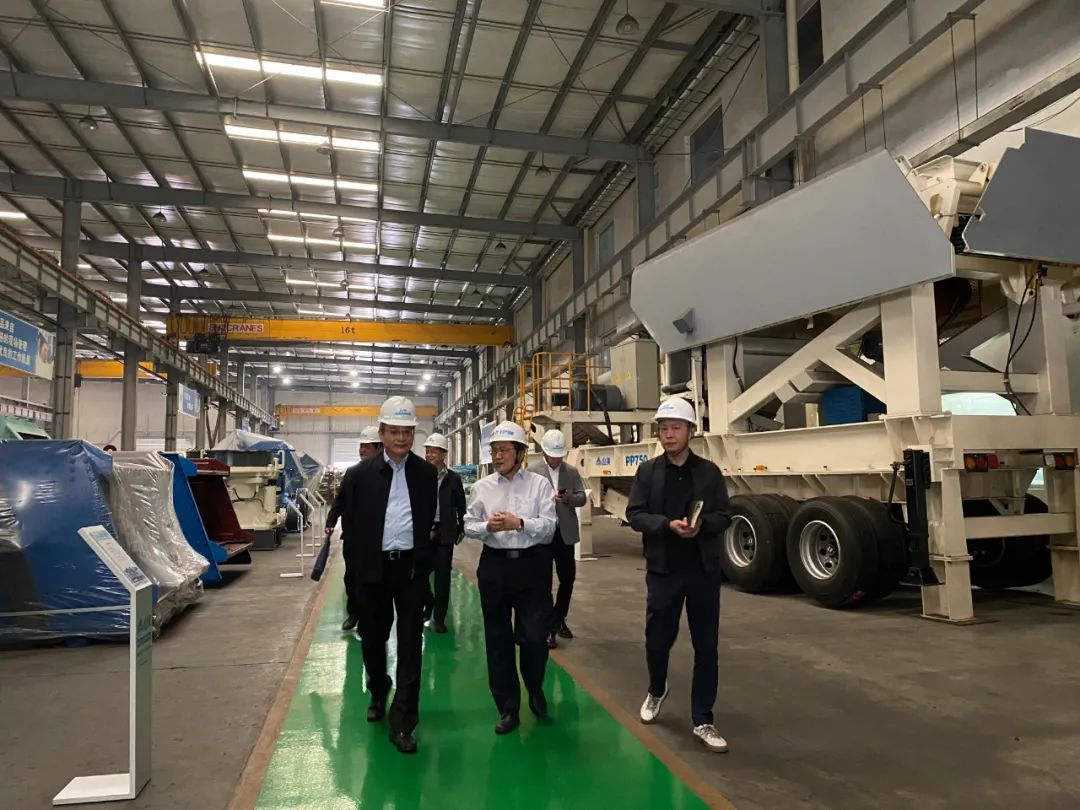 奉賢區(qū)人大常委會黨組書記、主任張培榮一行蒞臨上海山美股份開展“優(yōu)環(huán)境、穩(wěn)經(jīng)濟”大走訪大調(diào)研