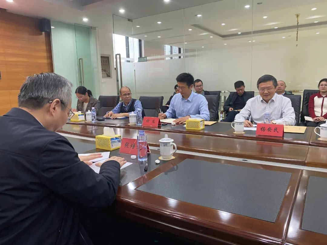 奉賢區(qū)人大常委會黨組書記、主任張培榮一行蒞臨上海山美股份開展“優(yōu)環(huán)境、穩(wěn)經(jīng)濟”大走訪大調(diào)研