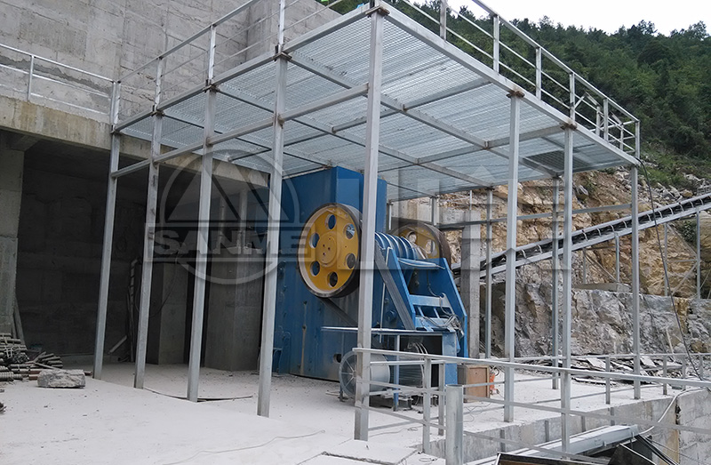 在操作過程中顎式破碎機(jī)突然停止運(yùn)轉(zhuǎn)該如何處理？