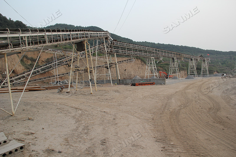 碎石生產(chǎn)線應(yīng)該選擇固定式還是移動式？