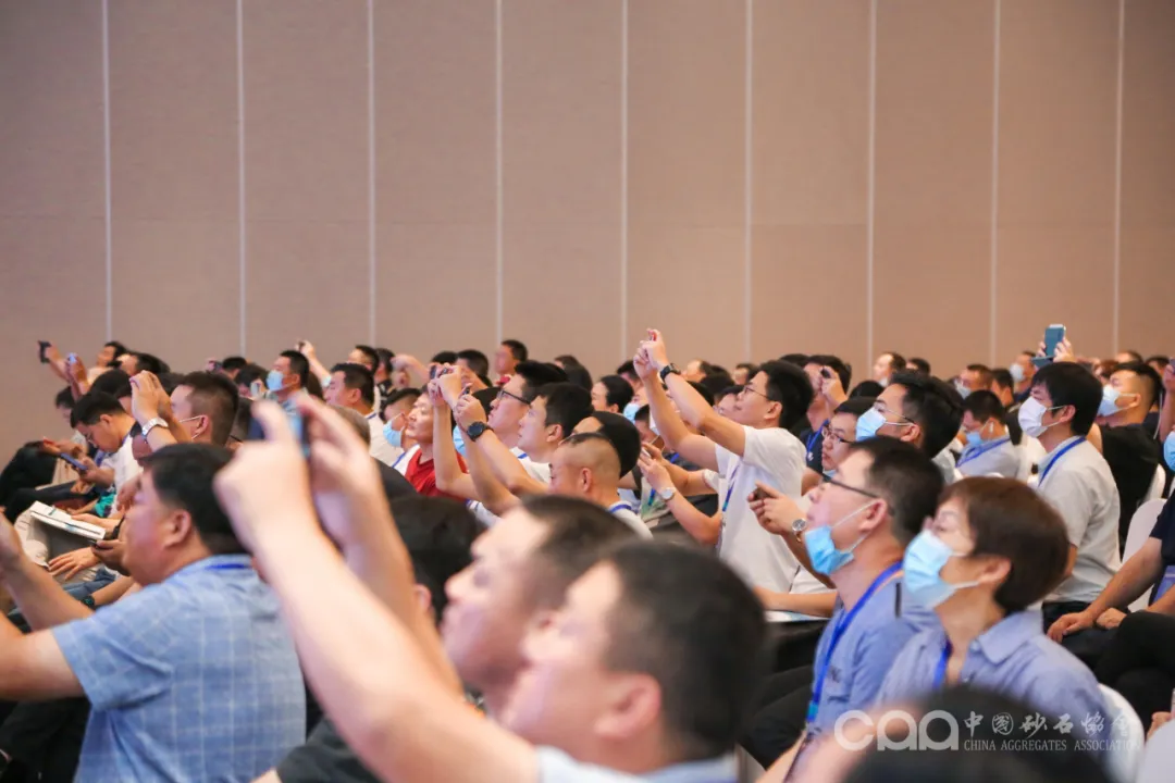 主旨報告 | 胡幼奕以國際化視角，提出固廢綜合利用和生態(tài)環(huán)境修復新思路